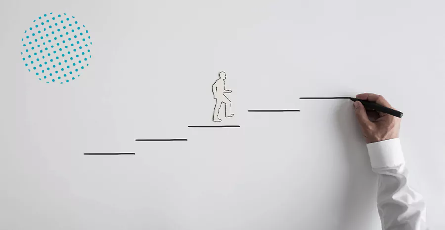 imagem de uma pessoa desenhando escadas em um papel