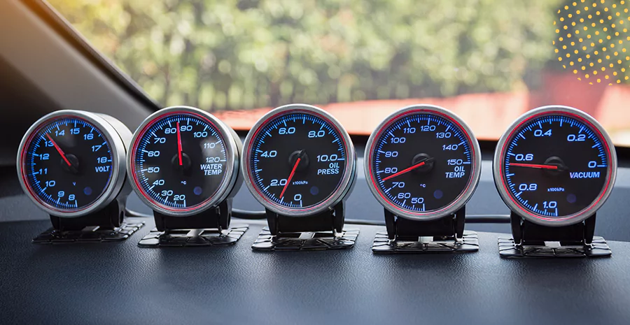 imagem de cinco medidores de velocidade de carro lado a lado