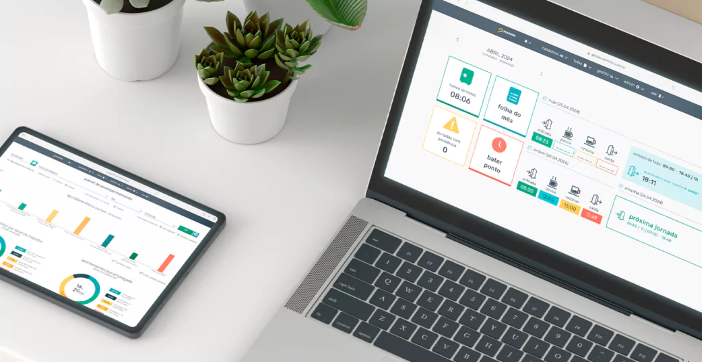 computador e notebook lado a lado com o aplicativo de gestão de ponto da pontotel aberto 