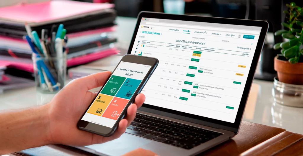 Telas do sistema Pontotel que facilita a gestão de ponto no home office, na versão web e movel
