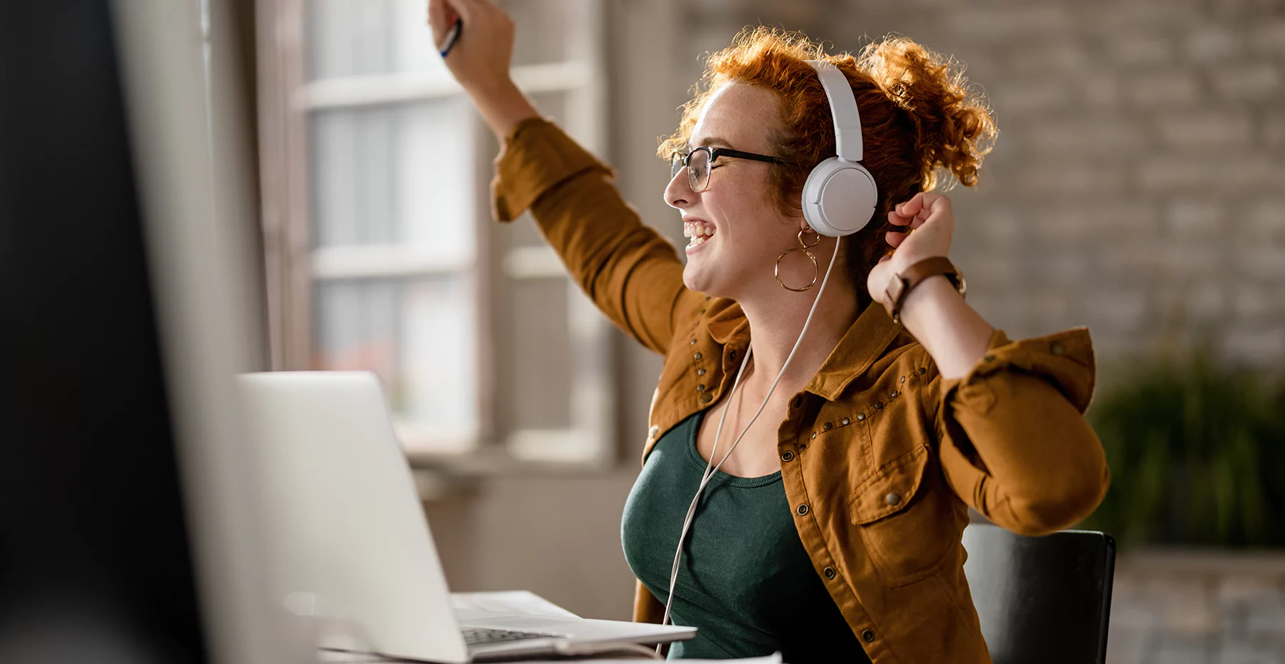 img of Saiba quais são os principais benefícios que a música no trabalho pode trazer e como ajuda a melhorar a produtividade!