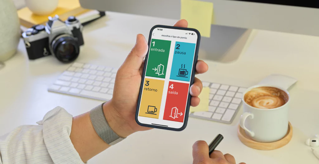 Aplicativo de gestão de ponto no smartphone, ilustrando soluções inovadoras do RH da Pontotel.