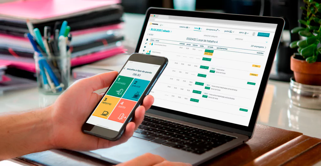 Tela da pontotel em laptop e smartphone, facilitando o registro de jornada para jovens aprendizes.