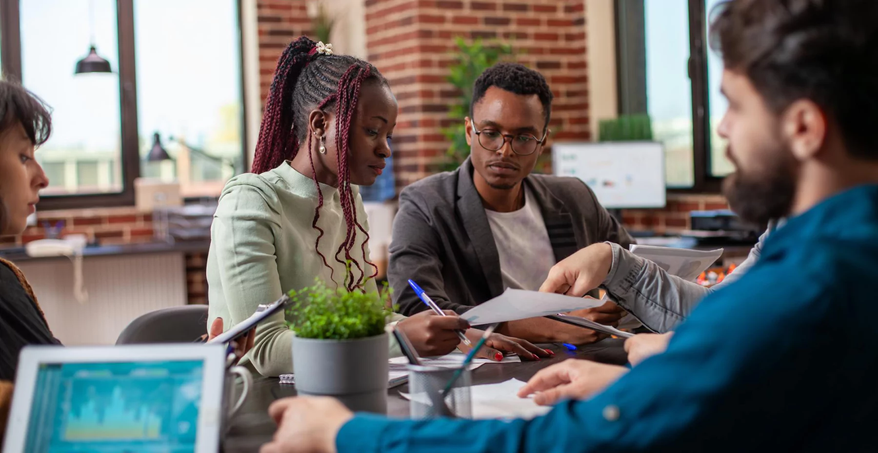 img of Demanda de trabalho: o que é, como é medida, fatores que influenciam e tendências de profissões em alta no Brasil